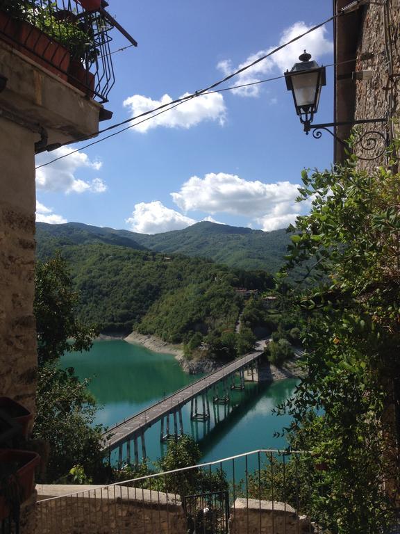 Casa Con Terrazzo Vista - Lakeholiday Castel di Tora